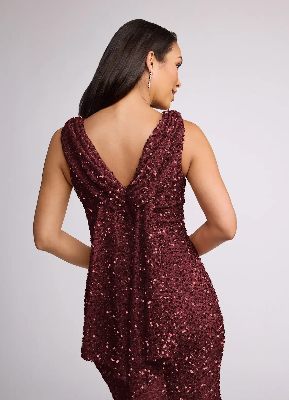 Elegant Burgundy Sequin Mermaid Scoop Neck Sleeveless Mother of the Bride Dress