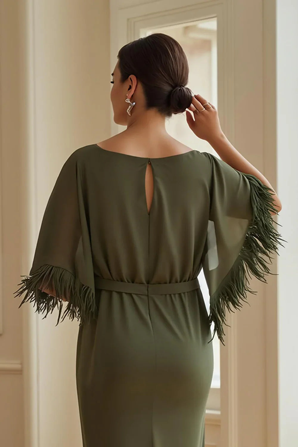 Elegant Olive Green Sheath Short Sleeve Short Mother of the Bride Dress