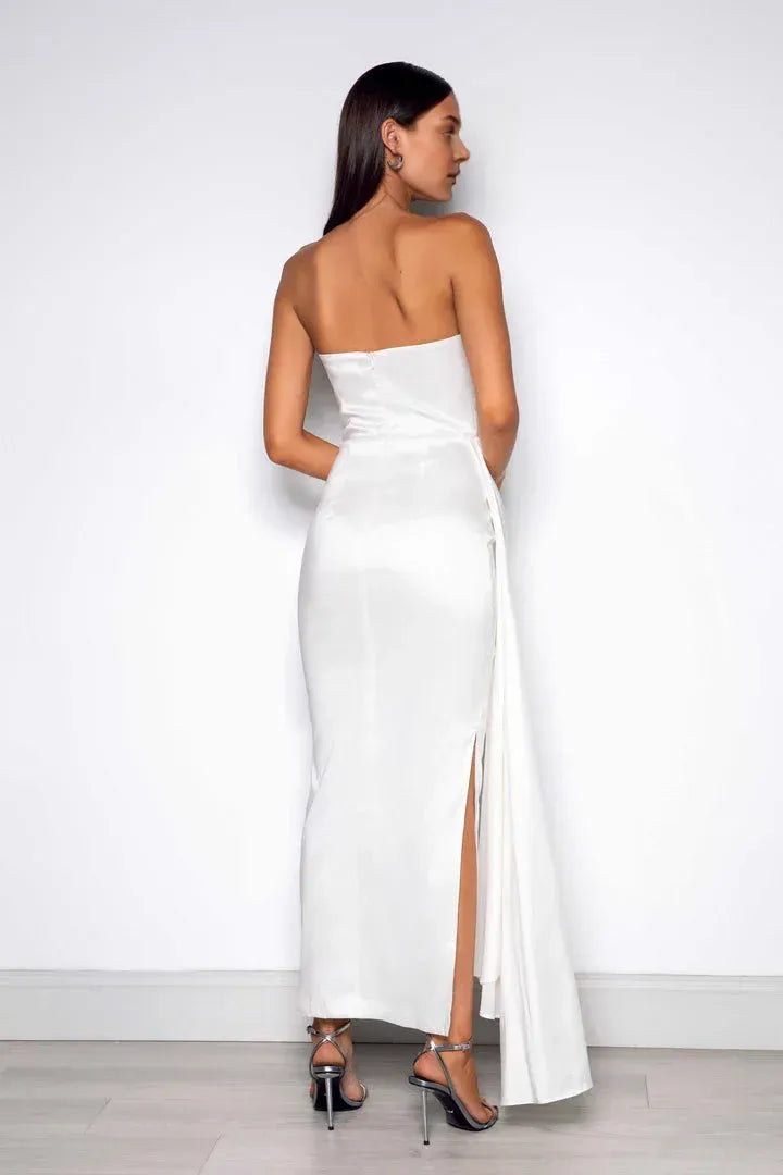 Beautiful Timeless Chic Elegant White Satin Bodycon Strapless Sleeveless Floor-Length Wedding Dress