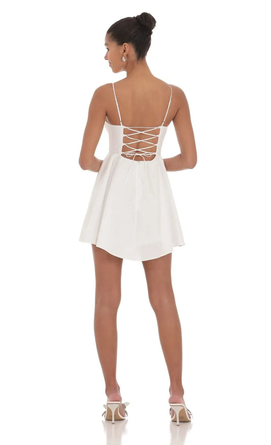 Glamorous White Lace A-Line Classic-Neck Sleeveless Lace-Up-Back Mini-Length Homecoming Dress