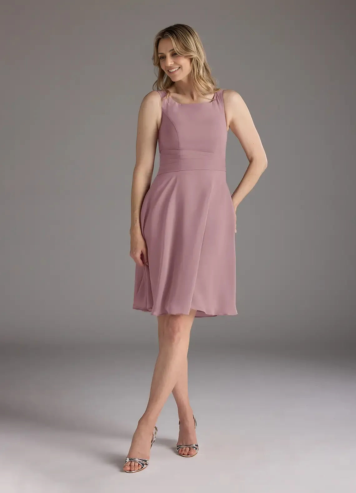 Elegant Dusty Rose Chiffon A-Line Scoop Neck Pleated Knee-Length Mother of the Bride Dress