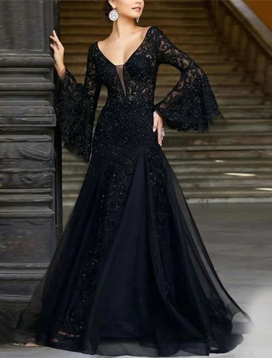 Vintage Black Applique A-Line V-Neck Long-Sleeve Classic-Back Floor-Length Wedding Dress