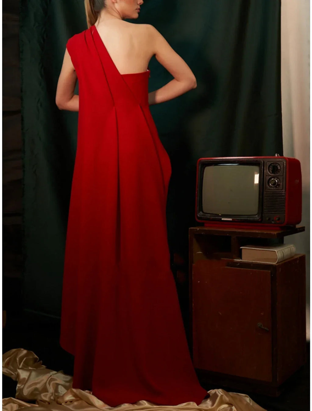 Green Sheath / Column Evening Gown Christmas Red Dress Elegant Dress Formal Sweep / Brush Train Sleeveless One Shoulder with Pleats Ruched