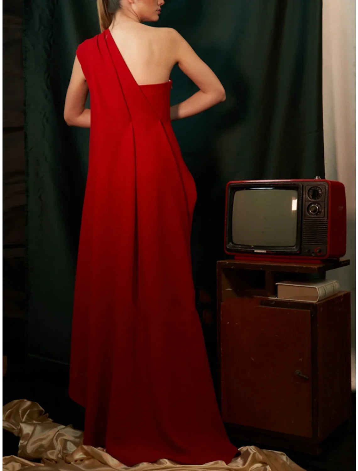 Green Sheath / Column Evening Gown Christmas Red Dress Elegant Dress Formal Sweep / Brush Train Sleeveless One Shoulder with Pleats Ruched