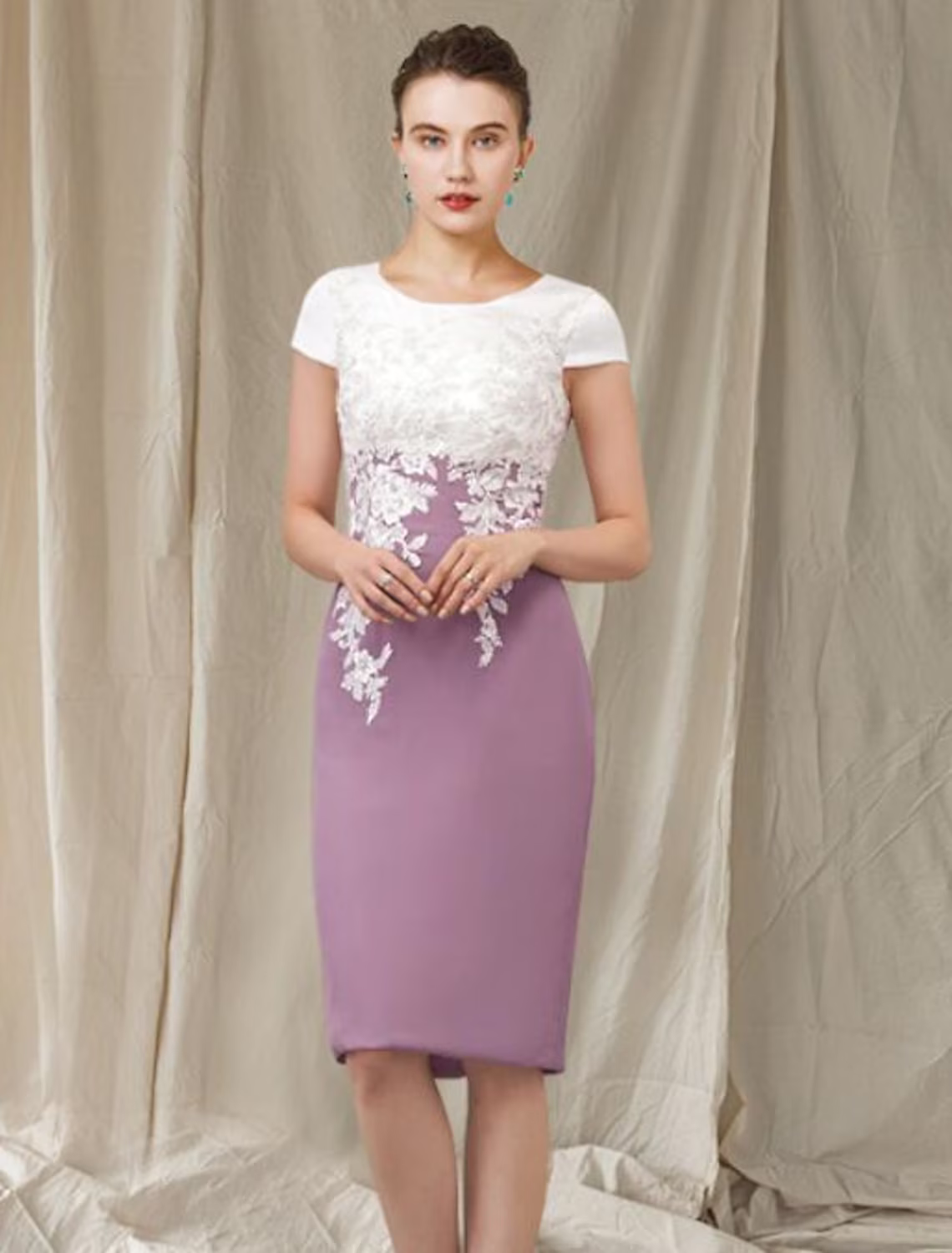 Mother of the Bride Dress Elegant Knee Length Short Sleeve with Appliques
