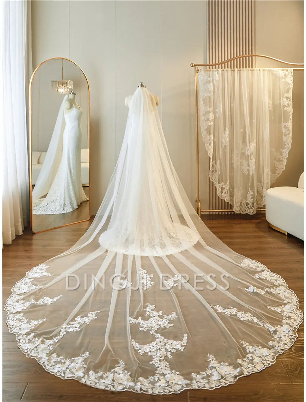 Ding Ji One-tier Applique Edge Wedding Veil Cathedral Veils Embroidery Appliques / Paillette 137.8 in (350cm) Gorgeous Hot Sale Veil