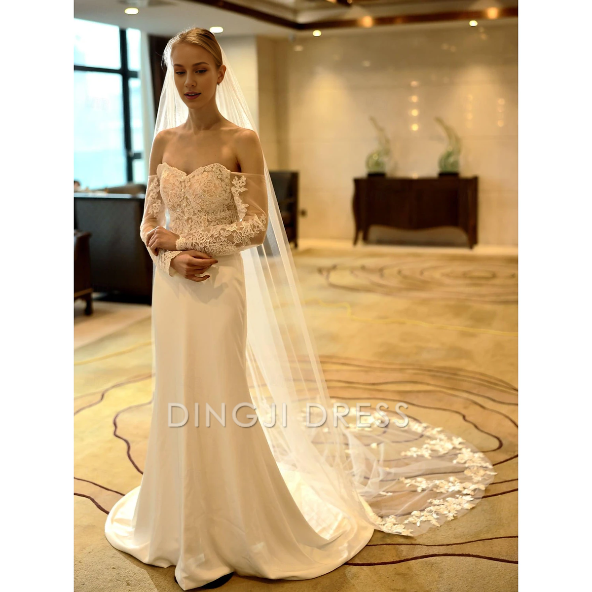 DingJi One-tier Stylish Wedding Veil Chapel Veils / Cathedral Veils Embroidery 118.11 in (300cm) Exquisite Hot Sale Veil