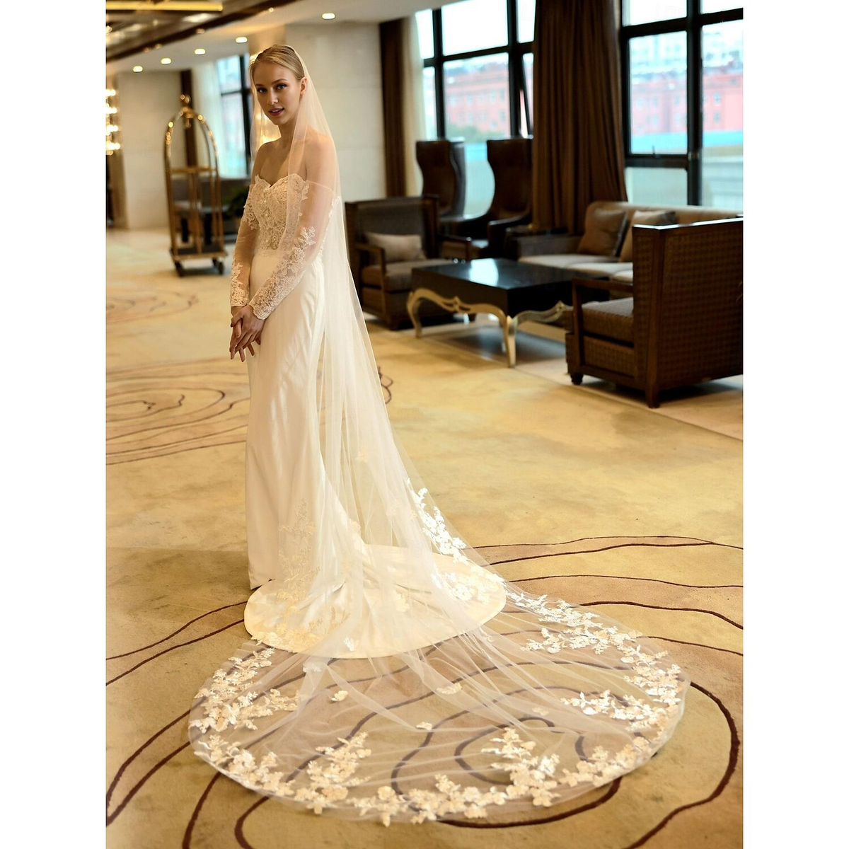 DingJi One-tier Stylish Wedding Veil Chapel Veils / Cathedral Veils Embroidery 118.11 in (300cm) Exquisite Hot Sale Veil