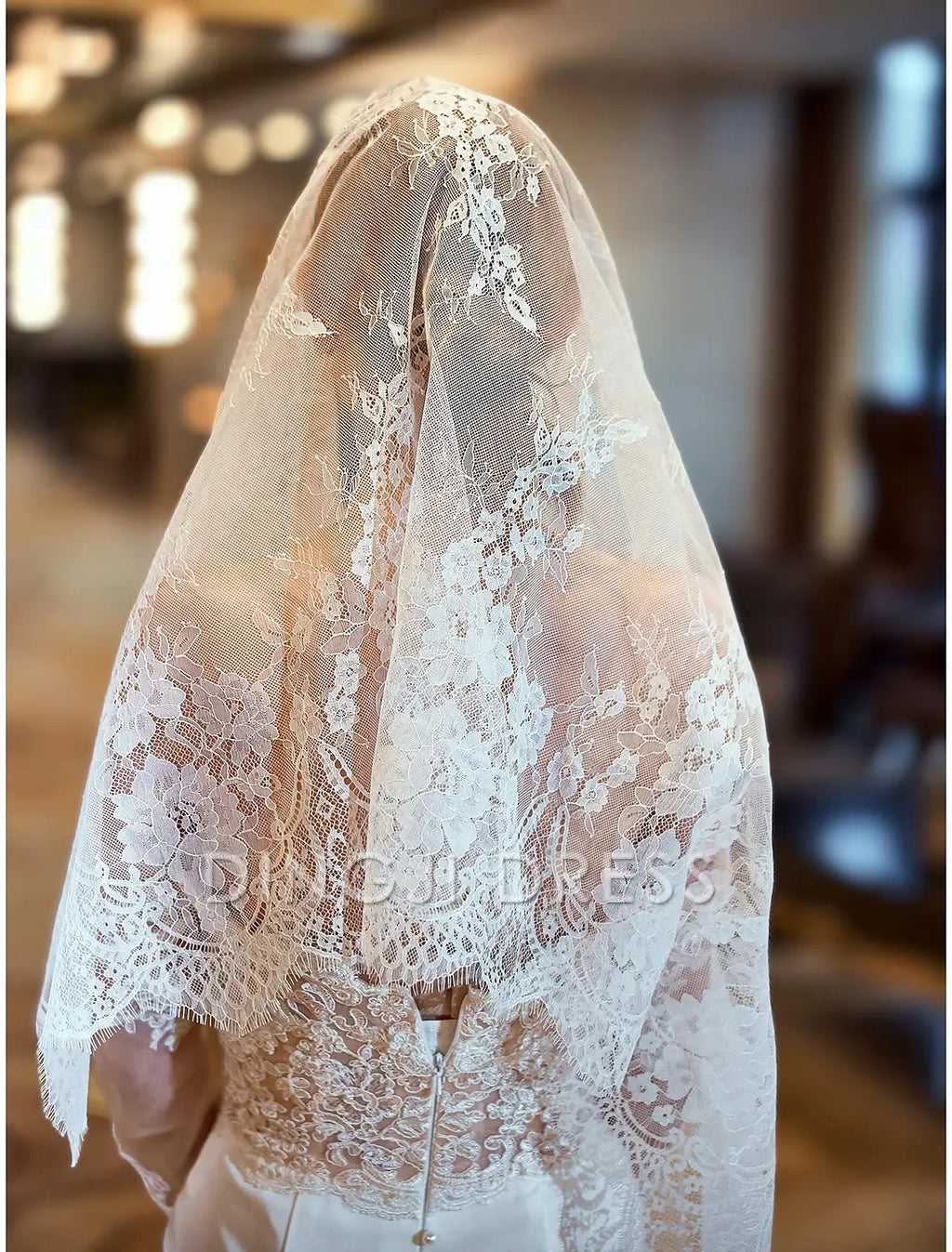 Ding Ji One-tier Vintage Inspired Wedding Veil Elbow Veils with Embroidery 55.12 in (140cm) Romantic Hot Sale Veil