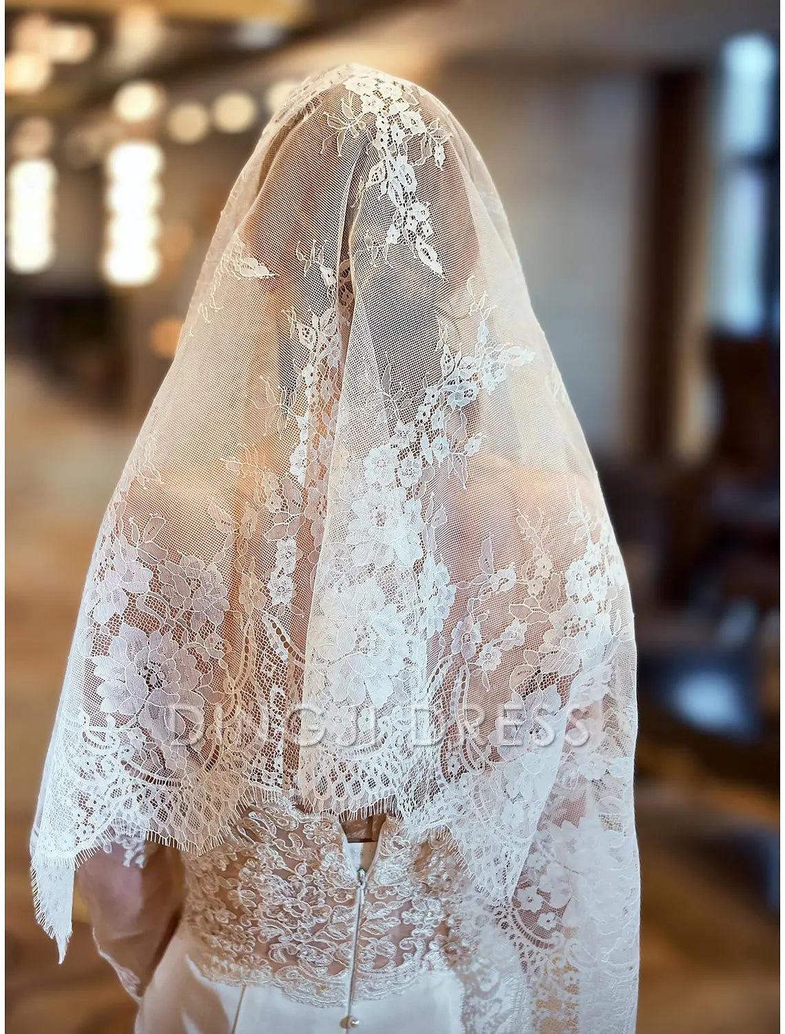 Ding Ji One-tier Vintage Inspired Wedding Veil Elbow Veils with Embroidery 55.12 in (140cm) Romantic Hot Sale Veil