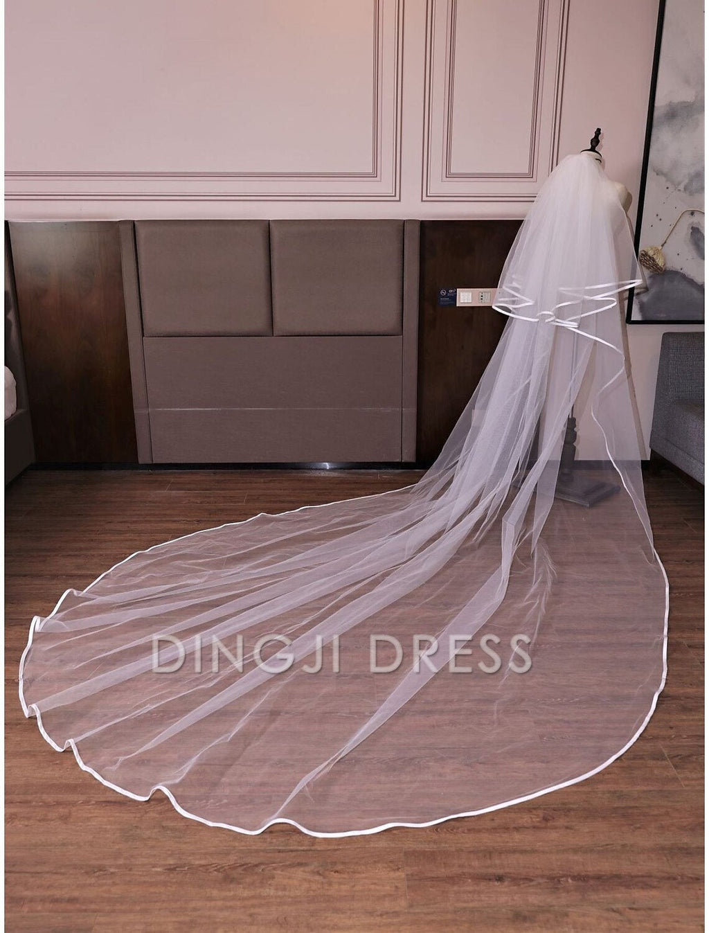 Ding Ji Two-tier Vintage Sweet Wedding Veil Cathedral Veils Tier 137.8 in (350cm) Luxurious Hot sale Veil