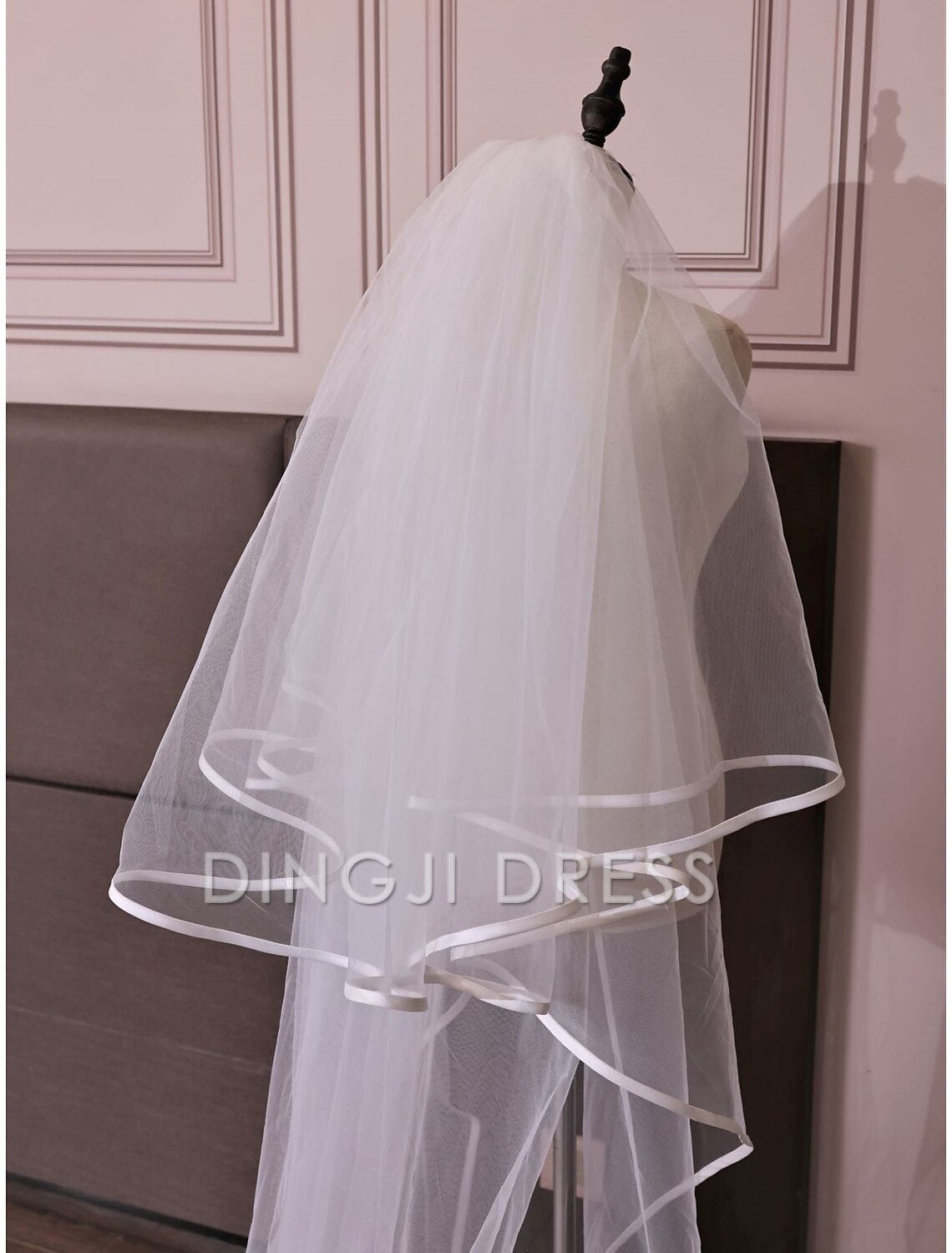 Ding Ji Two-tier Vintage Sweet Wedding Veil Cathedral Veils Tier 137.8 in (350cm) Luxurious Hot sale Veil