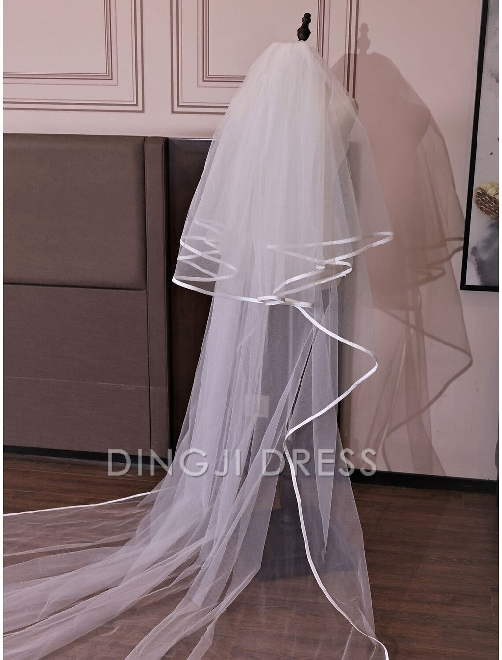 Ding Ji Two-tier Vintage Sweet Wedding Veil Cathedral Veils Tier 137.8 in (350cm) Luxurious Hot sale Veil