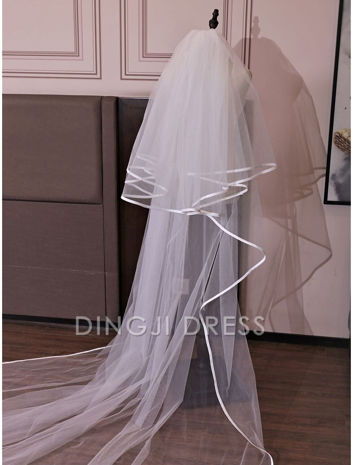 Ding Ji Two-tier Vintage Sweet Wedding Veil Cathedral Veils Tier 137.8 in (350cm) Luxurious Hot sale Veil