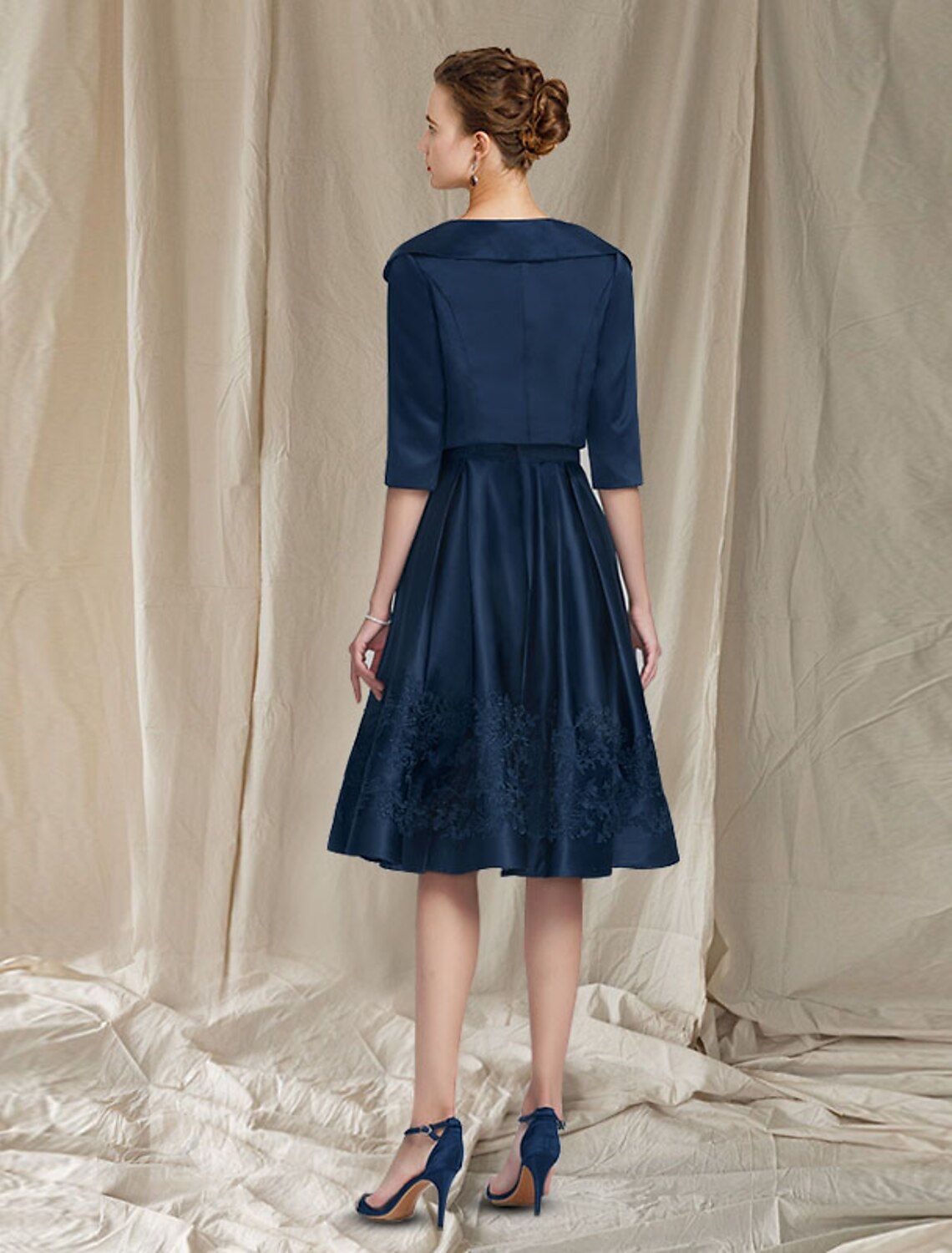 Two Piece A-Line Mother of the Bride Dress Church Elegant Scoop Neck Knee Length Sleeveless Short Jacket Dresses with Appliques