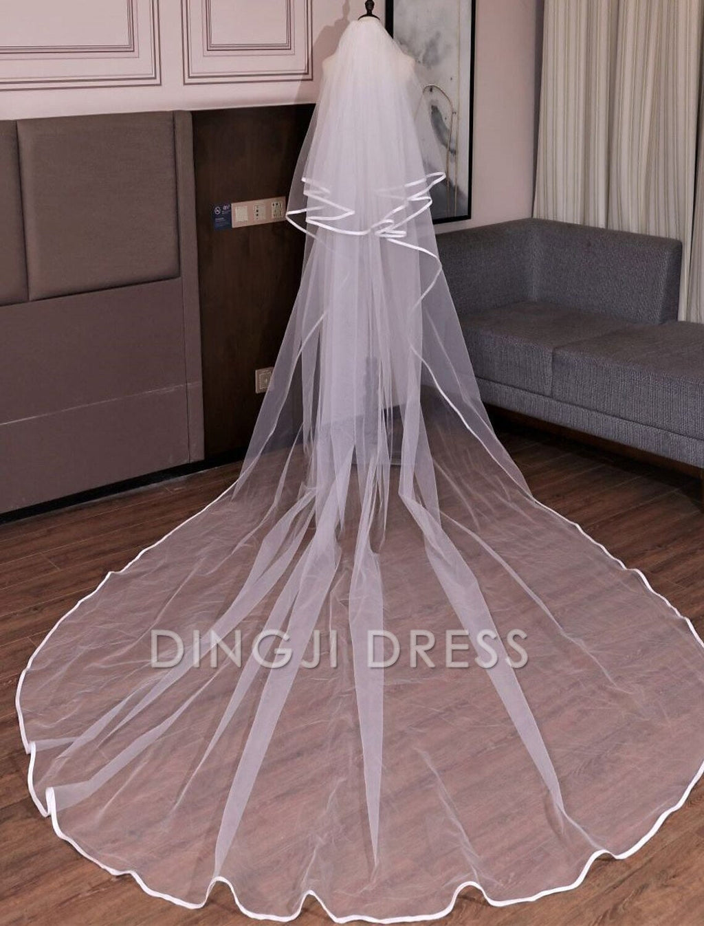 Ding Ji Two-tier Vintage Sweet Wedding Veil Cathedral Veils Tier 137.8 in (350cm) Luxurious Hot sale Veil