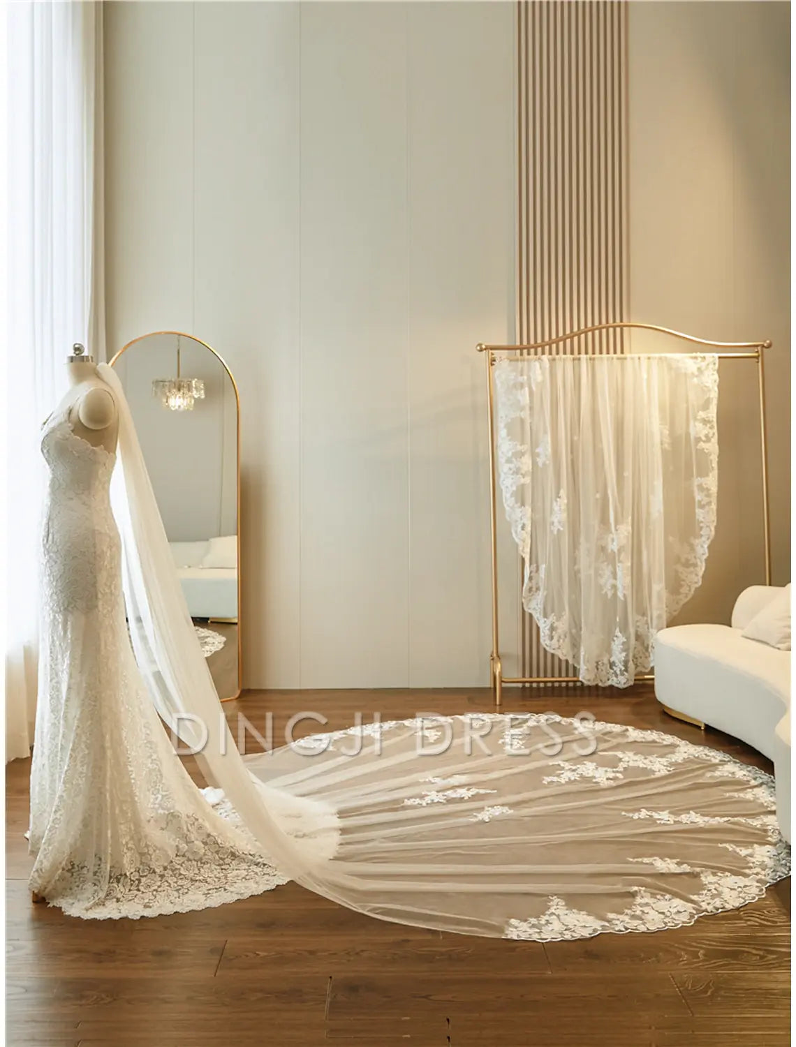 Ding Ji One-tier Applique Edge Wedding Veil Cathedral Veils Embroidery Appliques / Paillette 137.8 in (350cm) Gorgeous Hot Sale Veil
