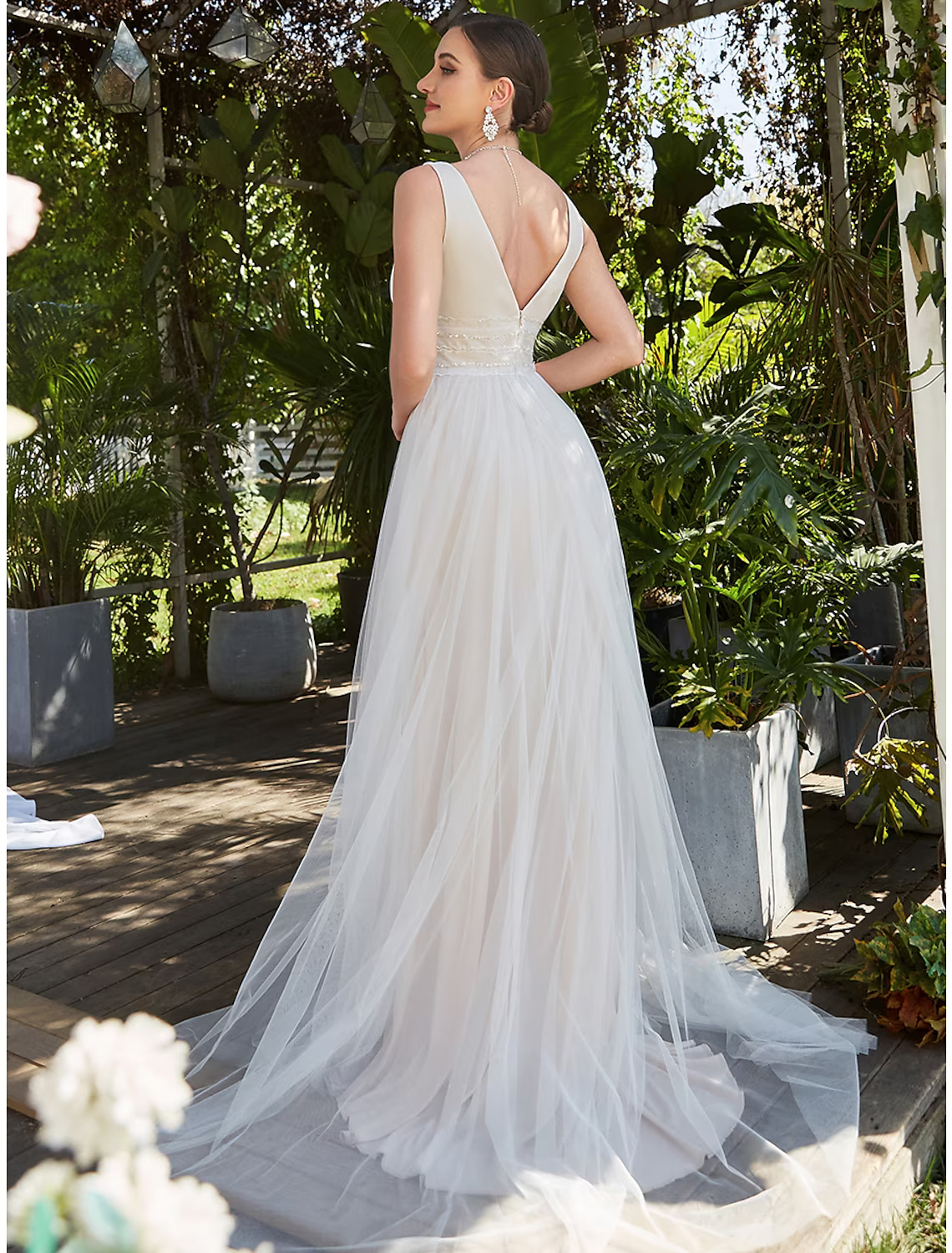 Beach Casual Wedding Dresses Floor Length A-Line Sleeveless V Neck With Embroidery