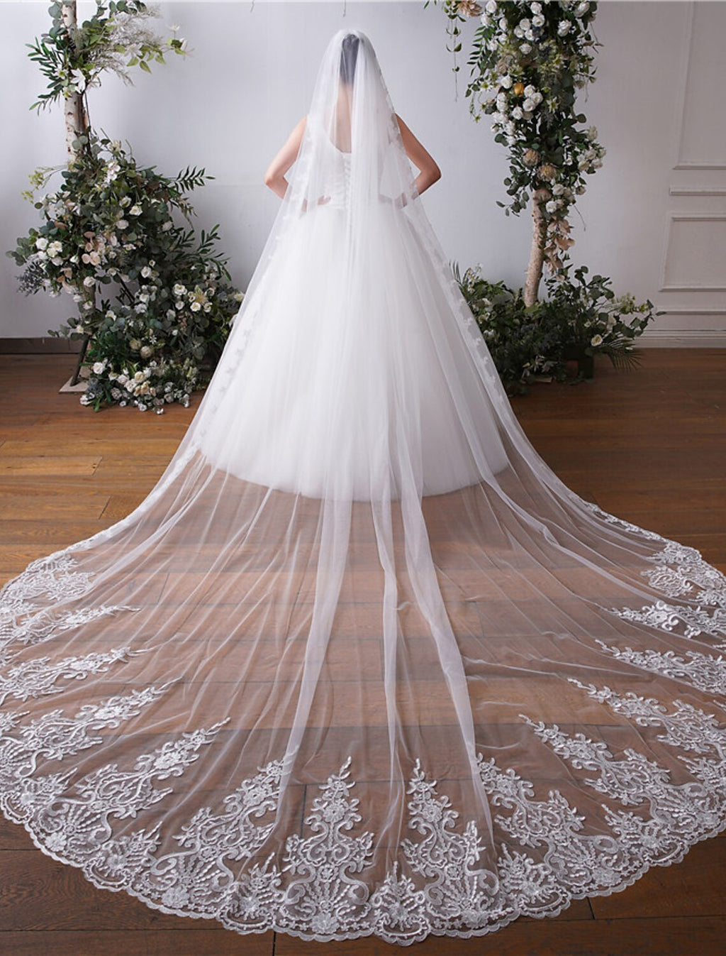 Ding Ji One-tier Applique Edge Wedding Veil Cathedral Veils with Embroidery Appliques Paillette 118.11 in (300cm) Veil