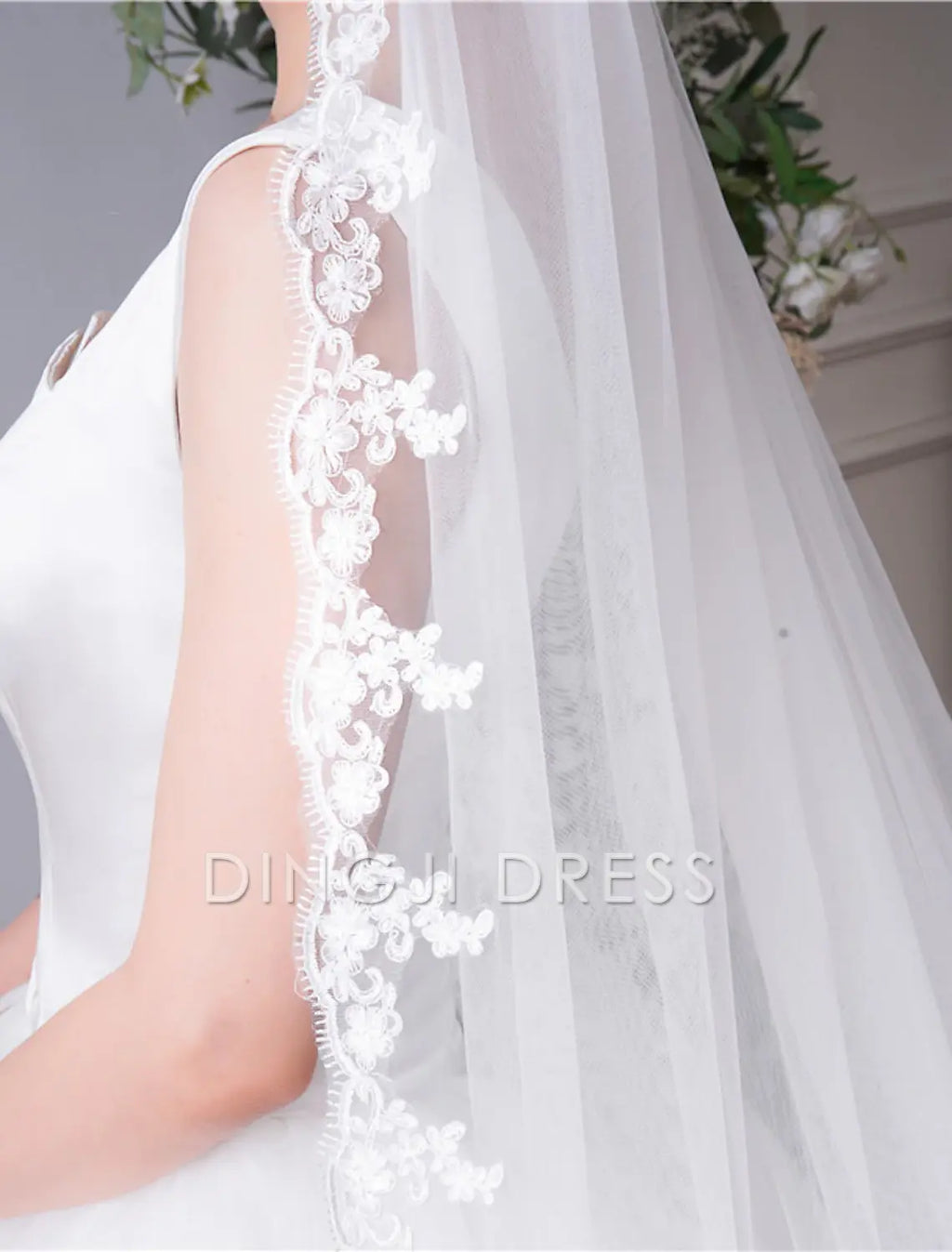Ding Ji One-tier Applique Edge Wedding Veil Cathedral Veils with Embroidery Appliques Paillette 118.11 in (300cm) Veil