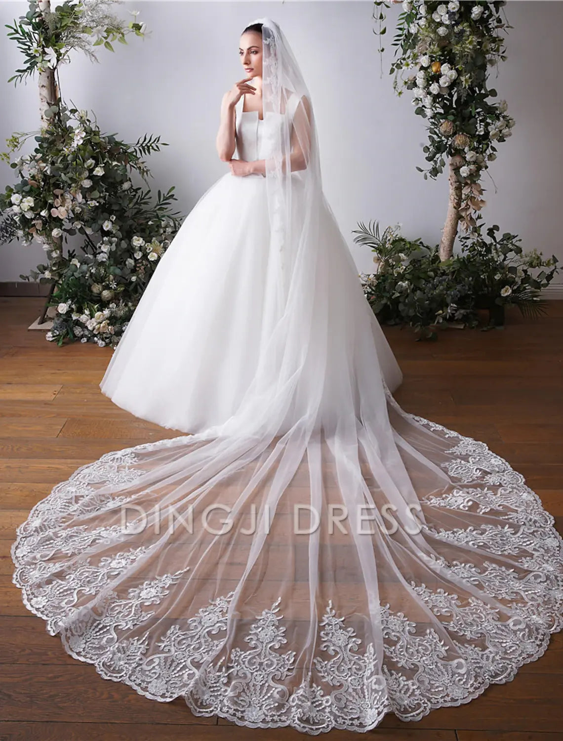 Ding Ji One-tier Applique Edge Wedding Veil Cathedral Veils with Embroidery Appliques Paillette 118.11 in (300cm) Veil