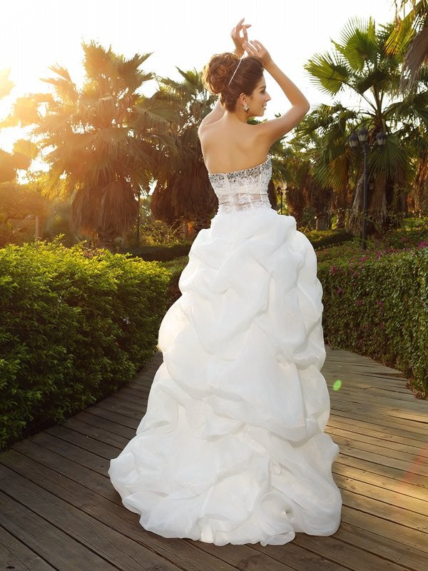 A-Line/Princess Sweetheart Beading Sleeveless High Low Wedding Dresses