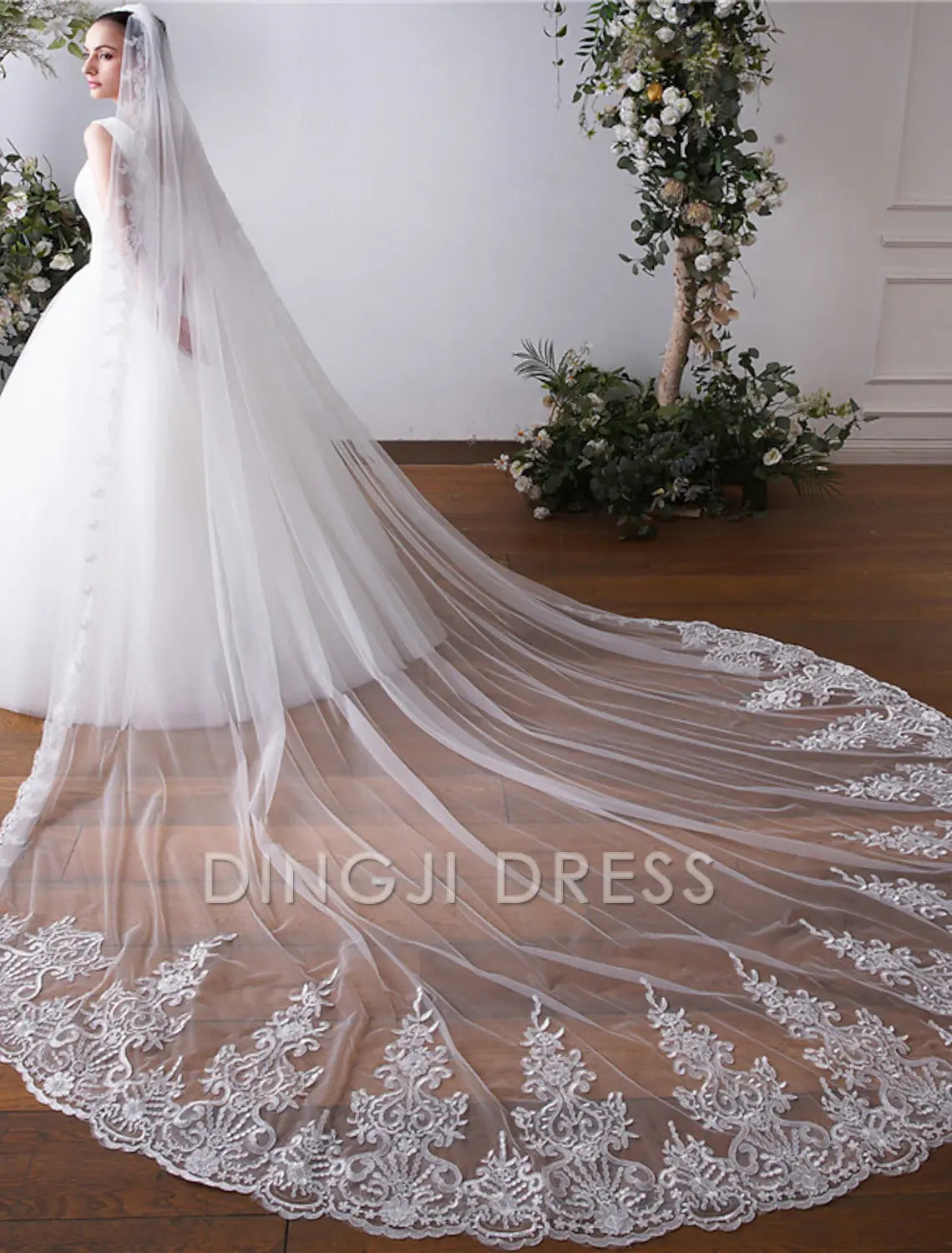 Ding Ji One-tier Applique Edge Wedding Veil Cathedral Veils with Embroidery Appliques Paillette 118.11 in (300cm) Veil