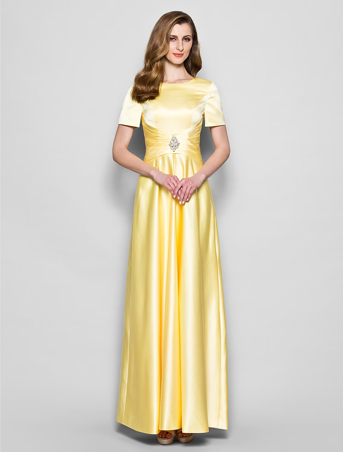 Mother of the Bride Dress Vintage Plus Size Elegant Floor Length Short Sleeve with Ruched Crystals