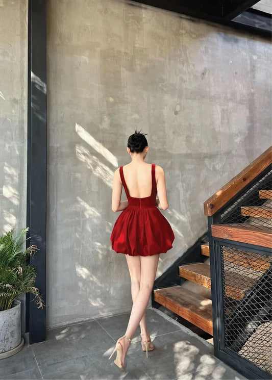Chic Red Fitted Square-Neck Sleeveless Open-Back Mini-Length Evening Dress