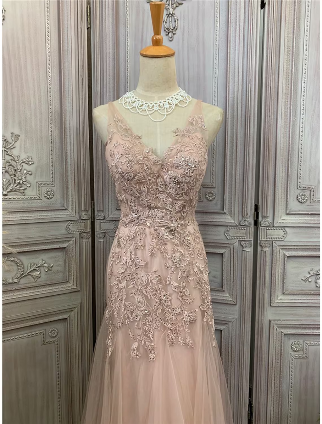 Party Wear Sleeveless V Neck with Appliques