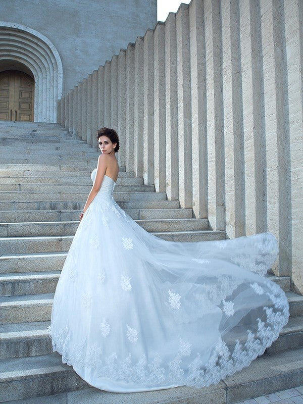 Ball Gown Spaghetti Straps Applique Sleeveless Long Wedding Dresses