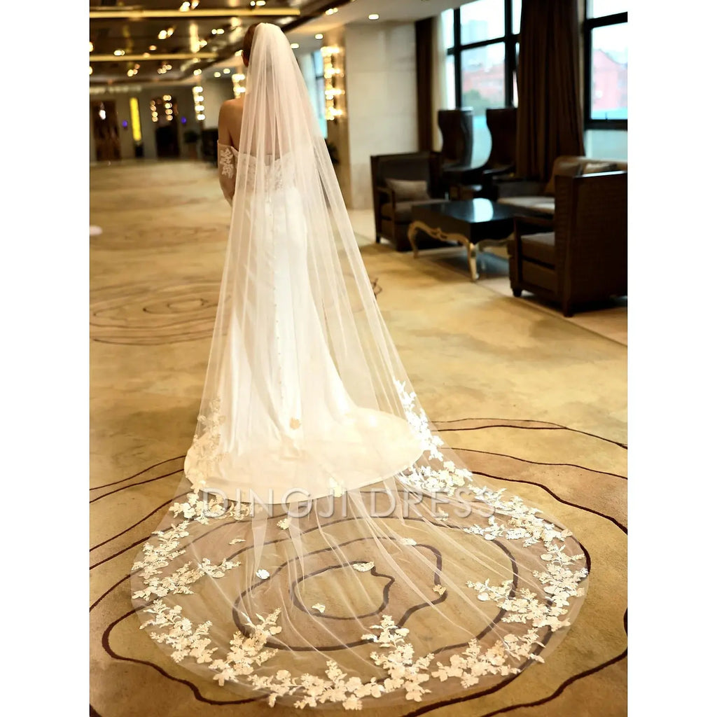 DingJi One-tier Stylish Wedding Veil Chapel Veils / Cathedral Veils Embroidery 118.11 in (300cm) Exquisite Hot Sale Veil
