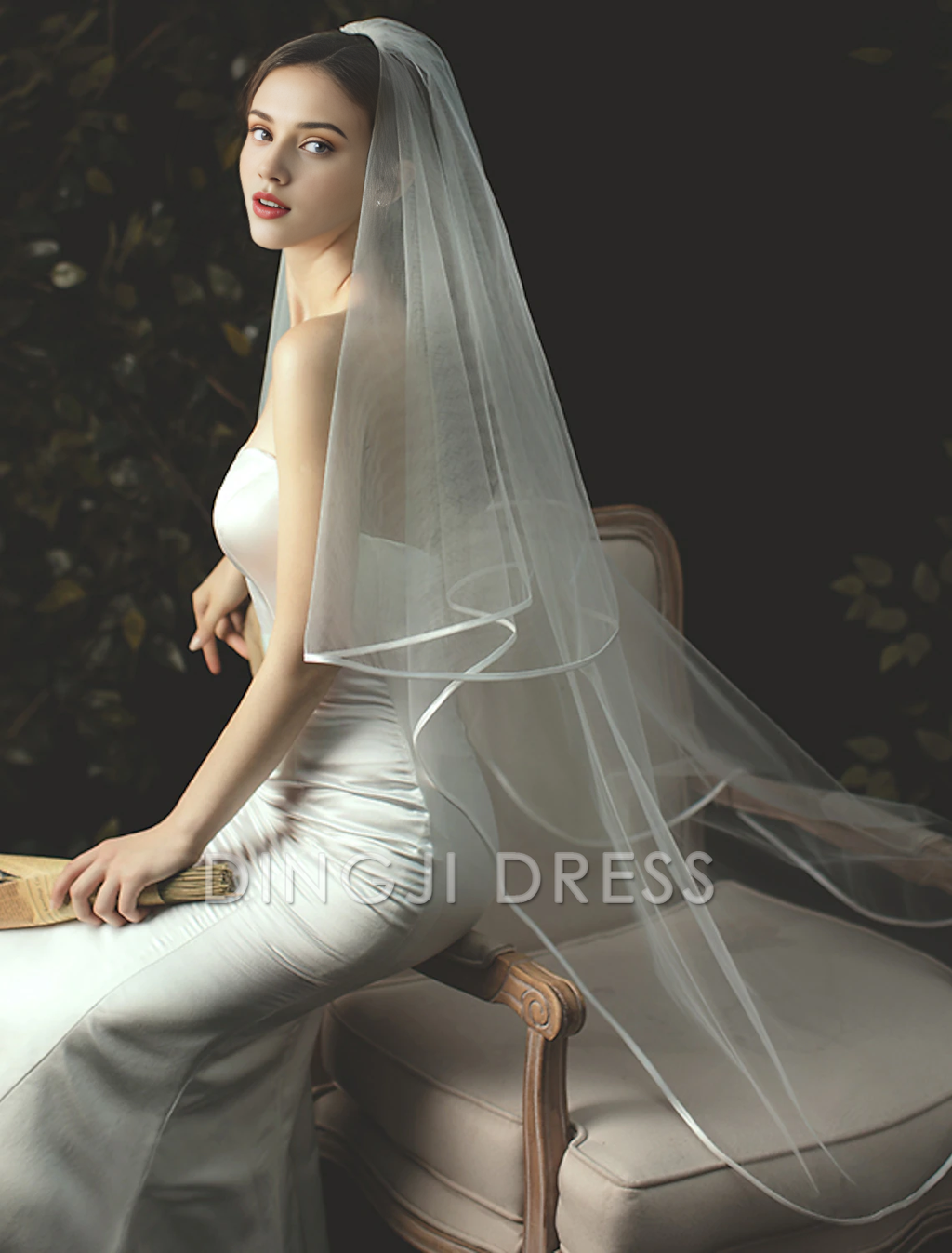 Ding Ji Two-tier Stylish Classic Wedding Veil Chapel Veils Solid Fashion Veil