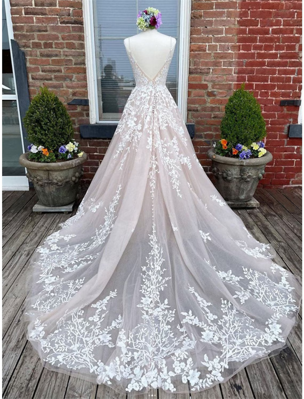 Engagement Wedding Dresses in Color Formal Wedding Dresses Chapel Train A-Line Sleeveless Strap With Buttons Appliques