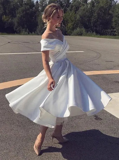 Luxurious White A-Line Classic-Neck Classic-Sleeve Classic-Back Tea-Length Homecoming Dress