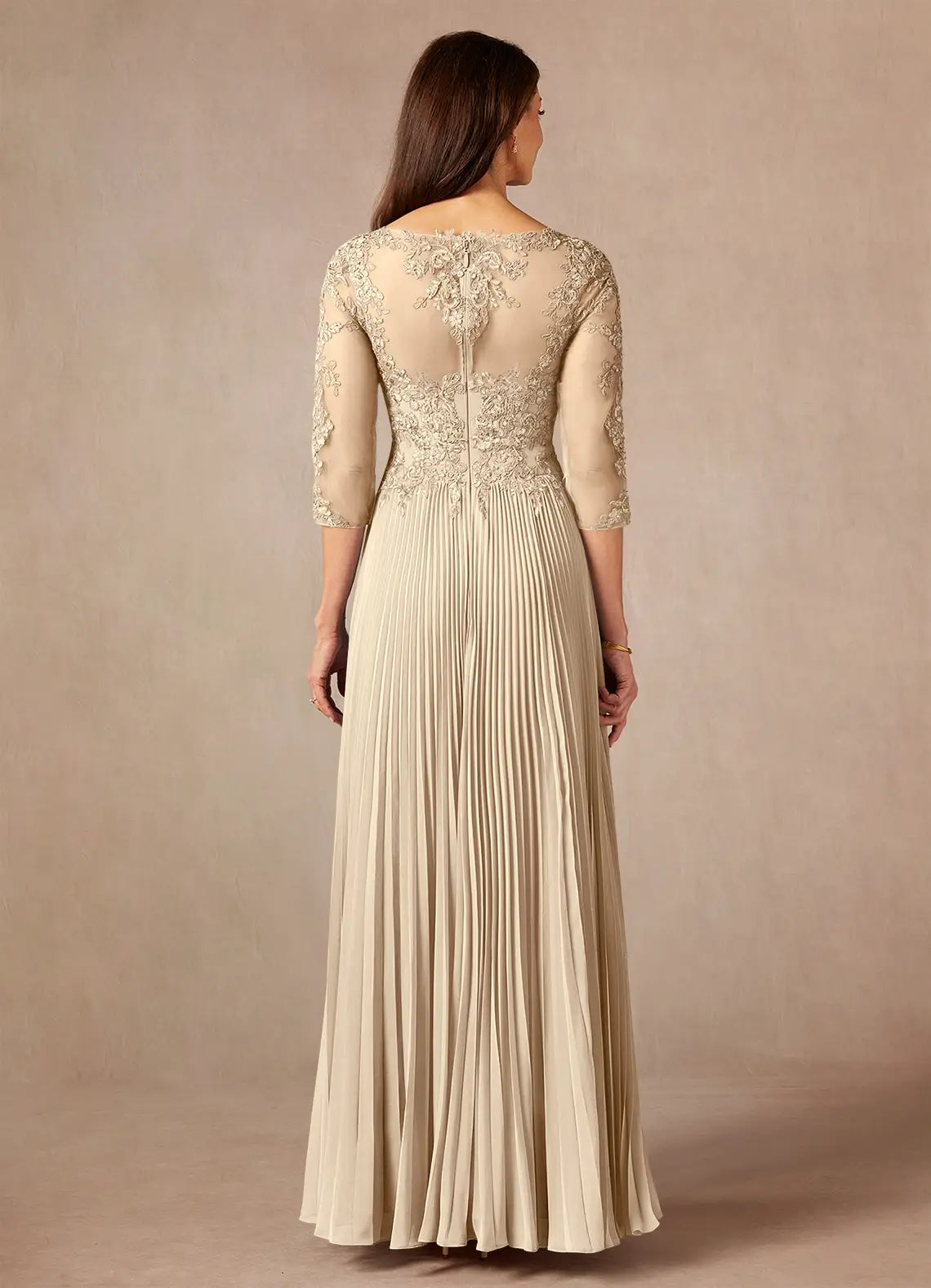 Elegant Champagne Chiffon A-Line Scoop Neck Floor-Length Mother of the Bride Dress