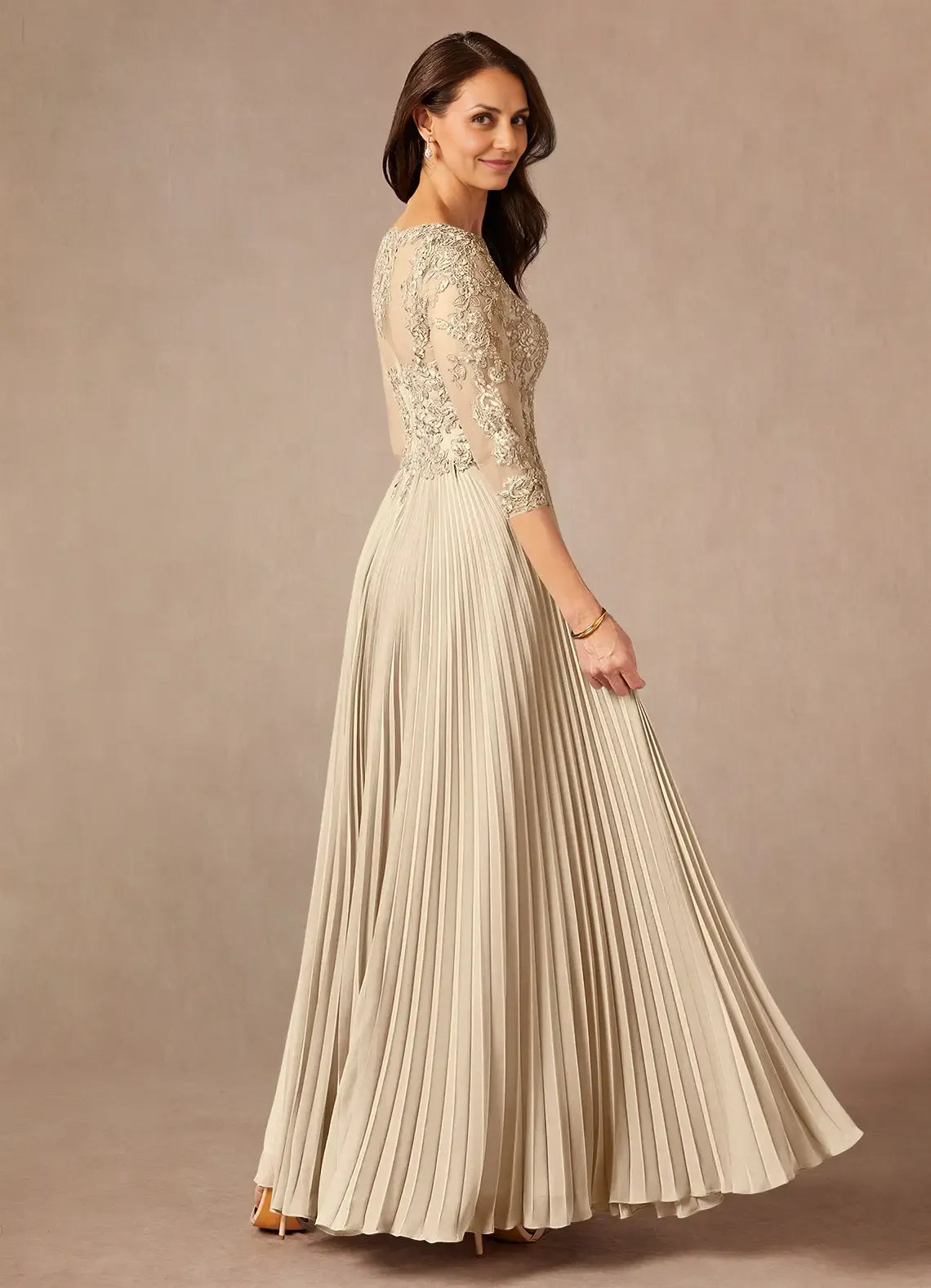 Elegant Champagne Chiffon A-Line Scoop Neck Floor-Length Mother of the Bride Dress