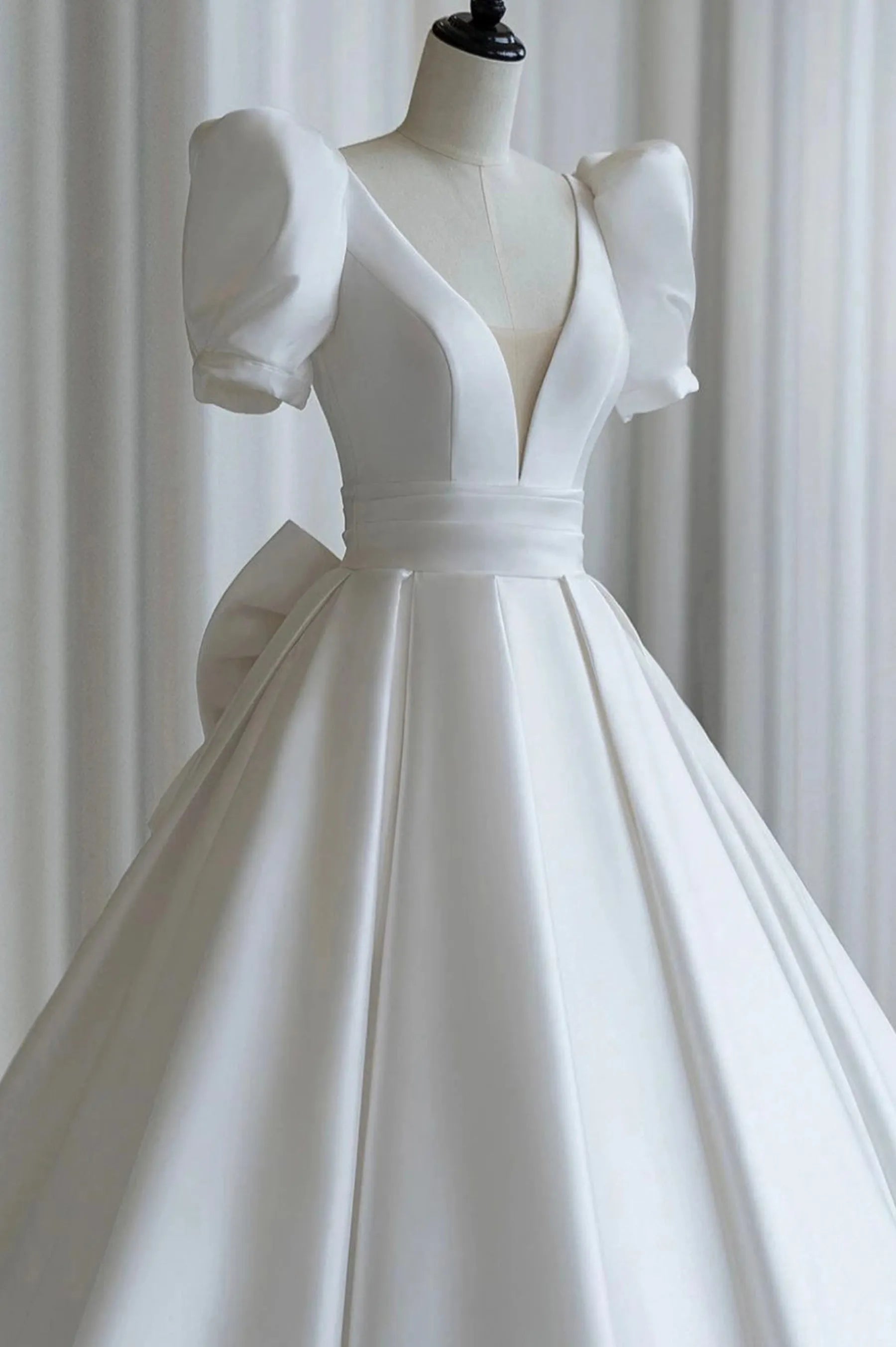 White V-Neck Wedding Dress Short Sleeve Bridal Gown with Bow