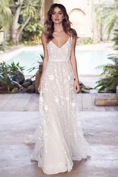 Wedding Dress Sleeveless Chic V-Neck Bridal Gowns With Train