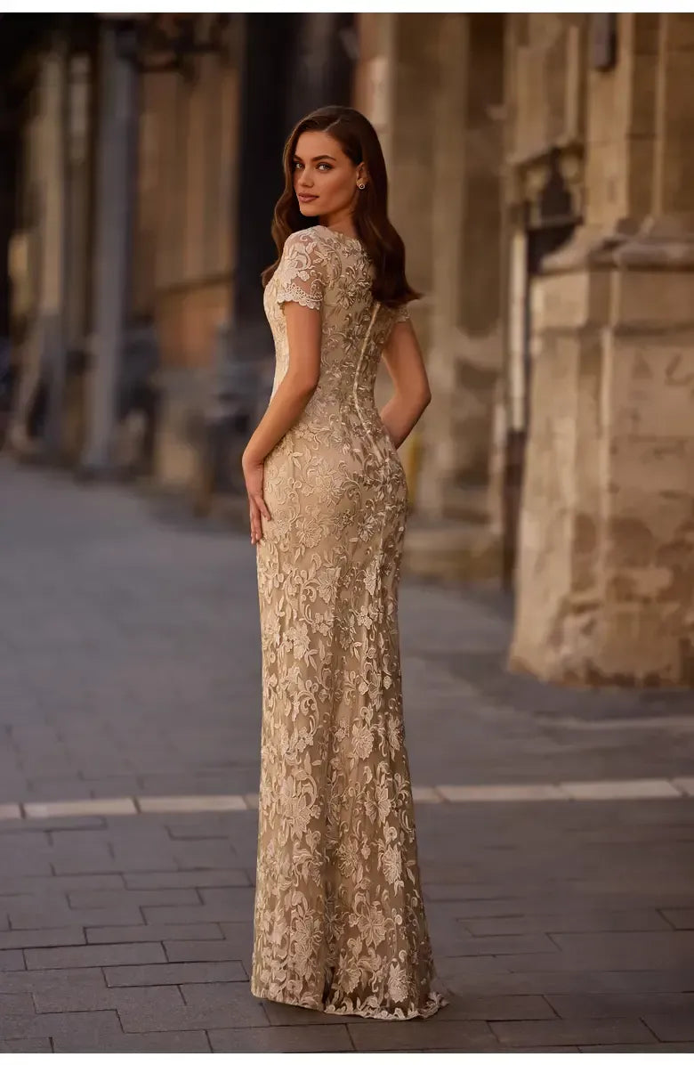 Elegant Champagne Lace Sheath Scoop Neck Short Sleeve Floor-Length Mother of the Bride Dress