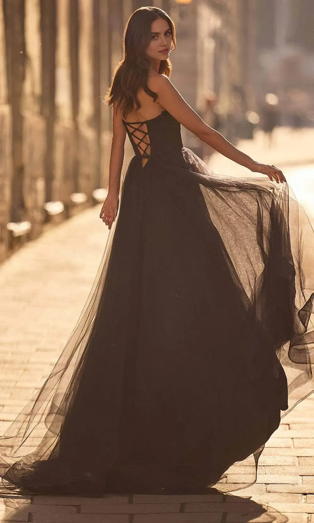 Black Strapless Prom Dress with High Side Slit Romantic Sweetheart Neckline for Formal Evening Events