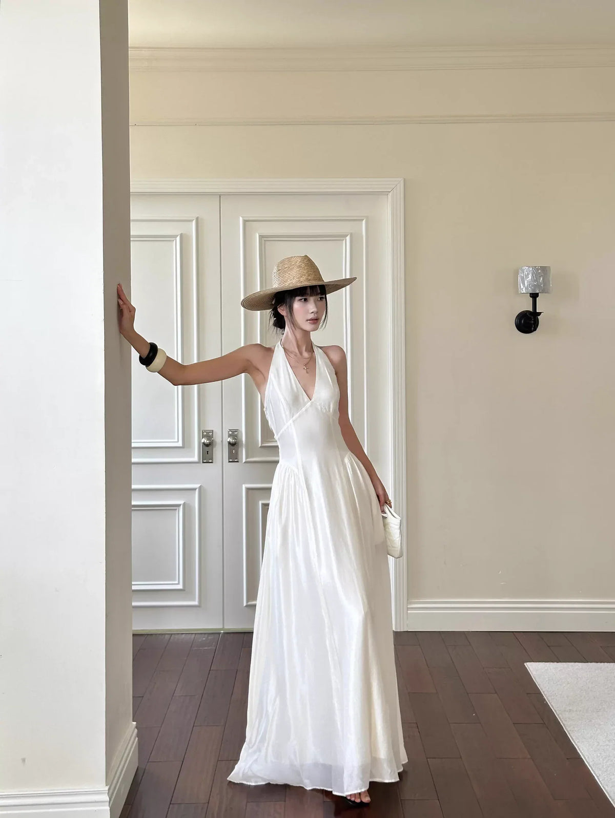 Luxurious White A-Line Halter-Neck Sleeveless Classic-Back Floor-Length Evening Dress