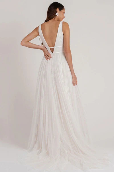 White Casual Wedding Dress A-Line Chic V-Neck Sleeveless Long Pleated Bridal Gowns