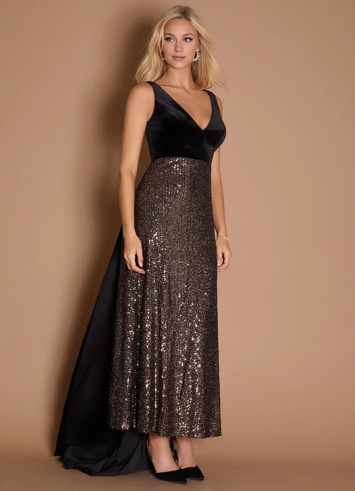 Sophisticated Graceful Stylish Refined Beautiful Elegant Black Velvet Sheath Sleeveless Evening Dress