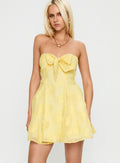 Yellow Charming Yellow Strapless Homecoming Dress Bow Front Design Floral Jacquard Fabric Fla Skirt Perfect for School Dances and Teen Celebrations