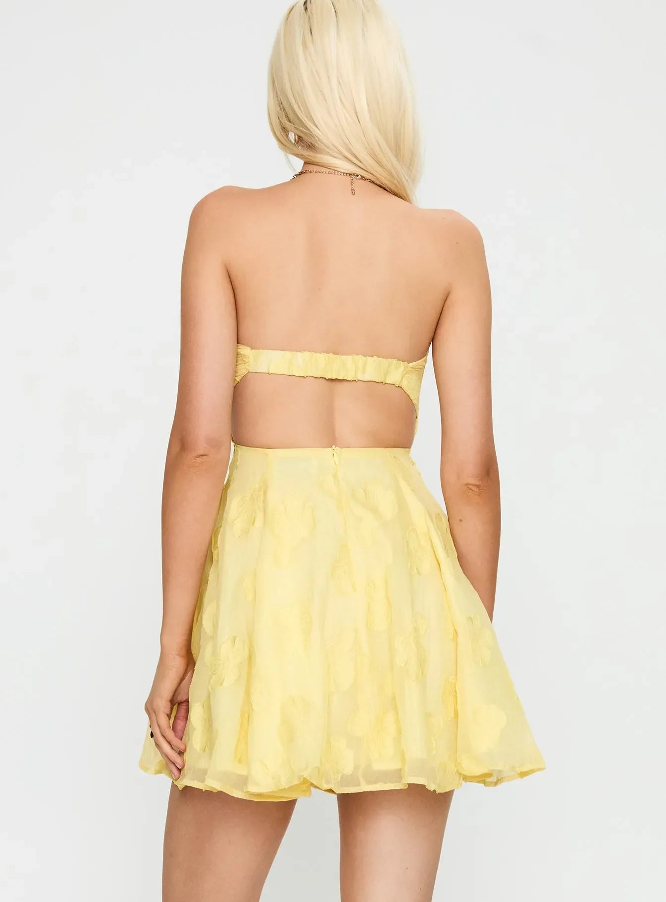 Yellow Charming Yellow Strapless Homecoming Dress Bow Front Design Floral Jacquard Fabric Fla Skirt Perfect for School Dances and Teen Celebrations