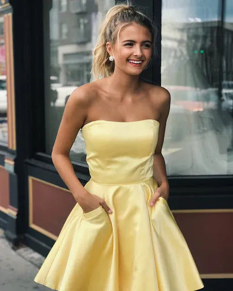 Yellow Cheerful A-Line Strapless Pocketed Mini Homecoming Dress
