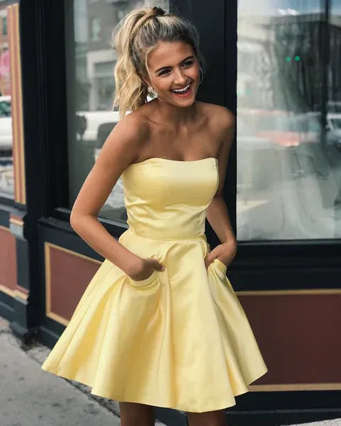 Yellow Cheerful A-Line Strapless Pocketed Mini Homecoming Dress