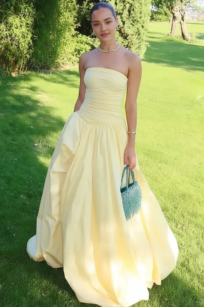 Stylish Refined Beautiful Timeless Chic Elegant Red Satin Strapless Sleeveless Prom Dress