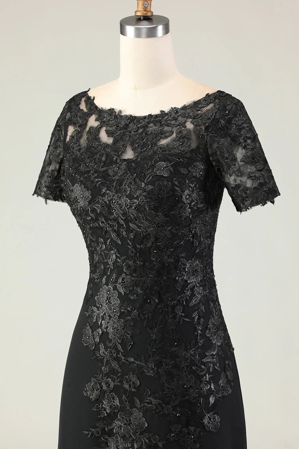 Black Sheath Scoop Neck Short Sleeve Zipper Back Floor-Length Mother of the Bride Dresses with Appliqued
